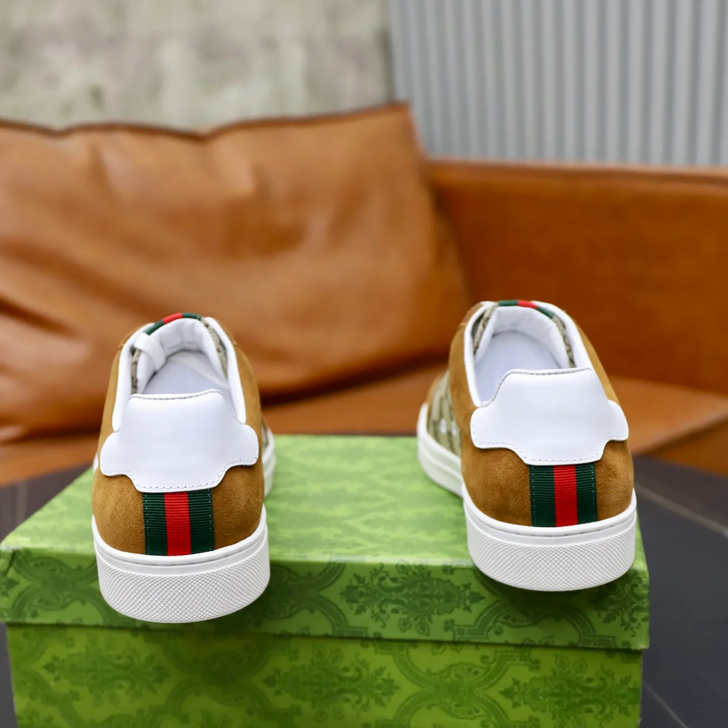 Ex-factory price: 380💰🙅‍♂️🙅‍♂️🙅‍♂️ Brand: Gucci GUCCi Standard code: 38-44 (45 customized) Grade: Same as the official website Material: Original leather splicing Comfortable and breathable sheepskin lining Original wear-resistant outsole Style category: Men's fashionable casual shoes Running sneakers Distinguished luxury brand elements Top luxury Color: actual picture color